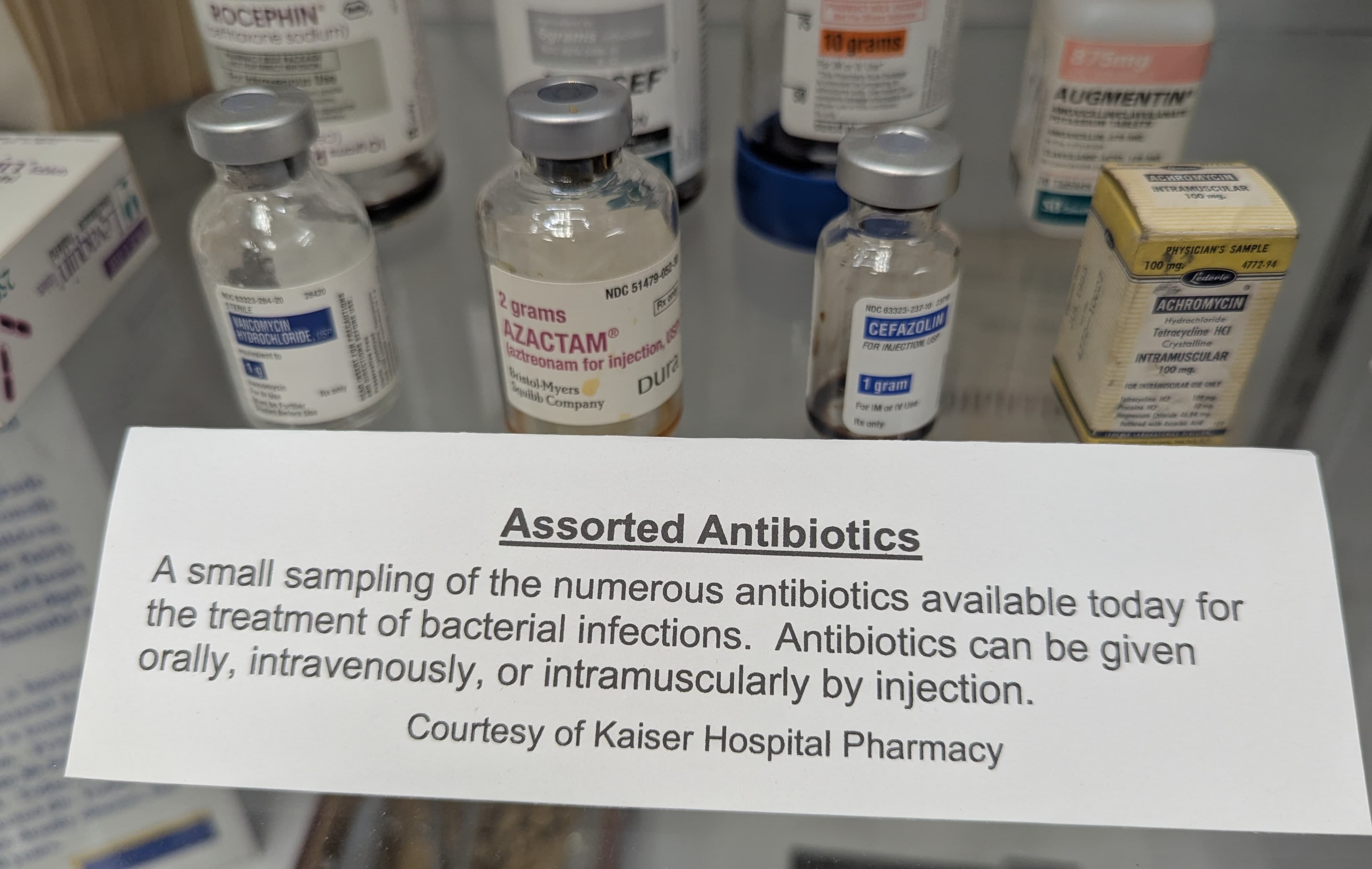 A sign that is in front of some medicine bottles